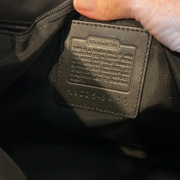 Coach, canvas with  leather crossbag messenger bag with very sturdy metal closur - Picture 6 of 13